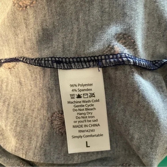 ⭐️4 for $10⭐️ Lularoe Short Sleeve T Shirt. Women’s Large Navy / Red Shirt. - Picture 9 of 9